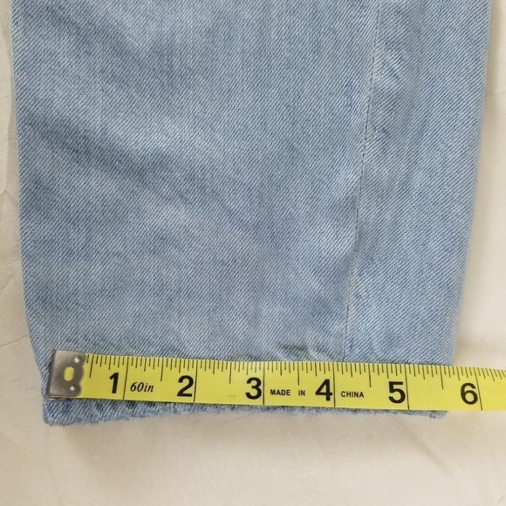 American Eagle Mom Jean Light Wash Distressed High Waisted Denim Blue 4 Short - Picture 6 of 11